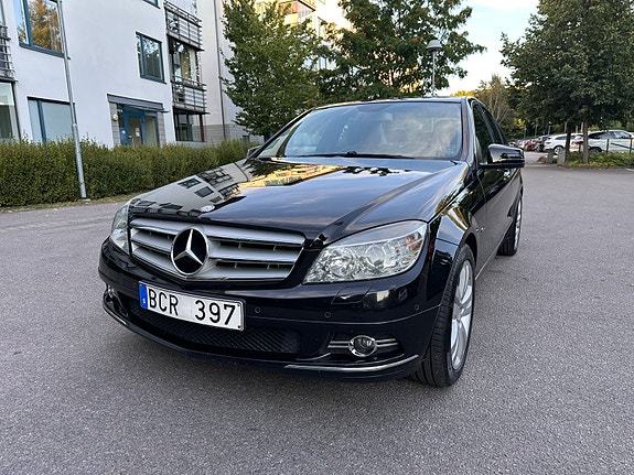 Mercedes-Benz C200 2 of 28