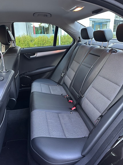 Mercedes-Benz C200 15 of 28