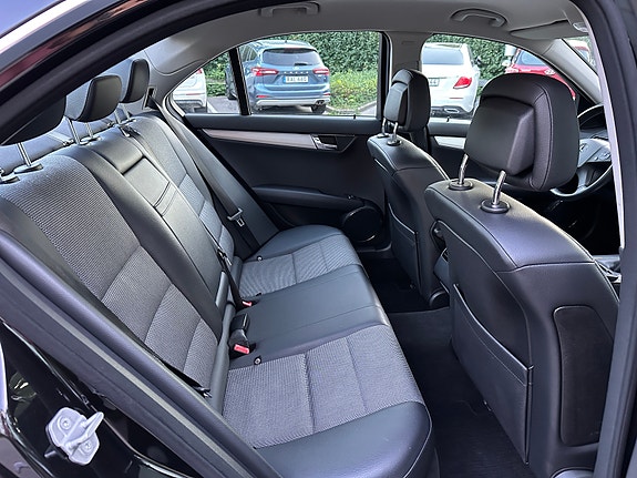 Mercedes-Benz C200 22 of 28
