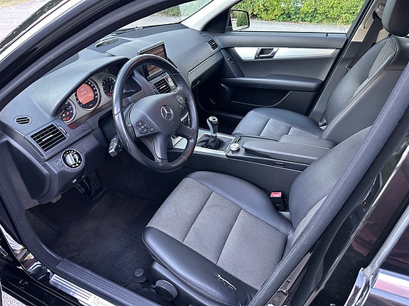 Mercedes-Benz C200 14 of 28