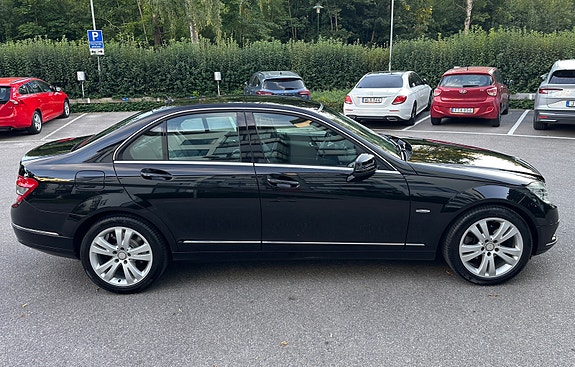 Mercedes-Benz C200 10 of 28