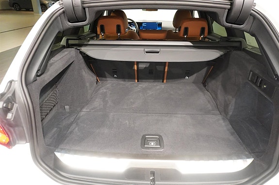 BMW 330e 11 of 12