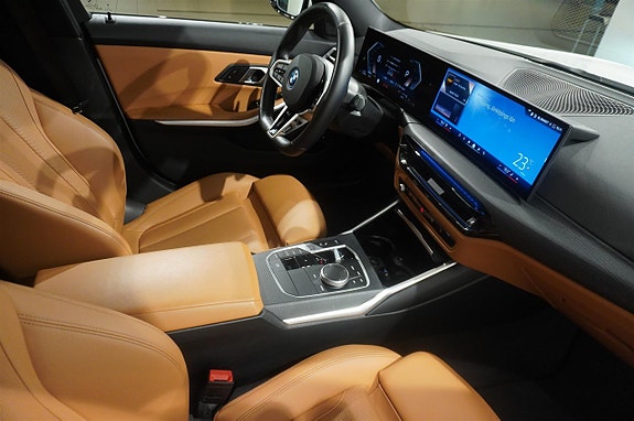 BMW 330e 12 of 12
