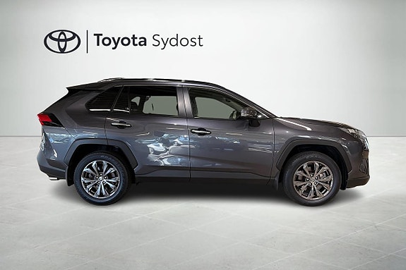 Toyota RAV4 8 of 20