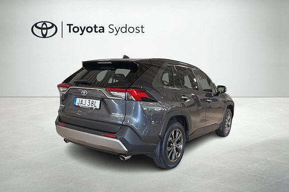 Toyota RAV4 7 of 20