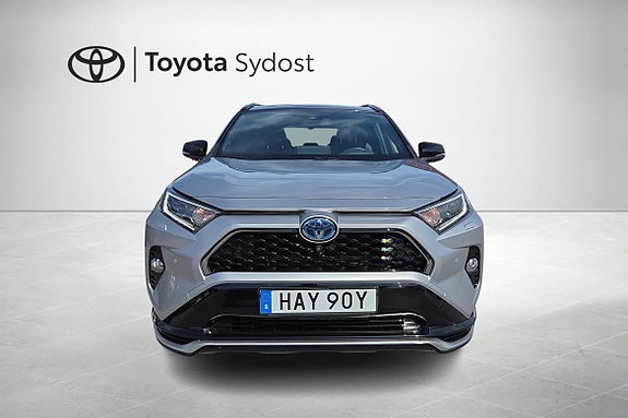 Toyota RAV4 3 of 23