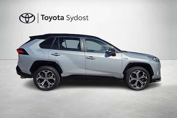 Toyota RAV4 8 of 23