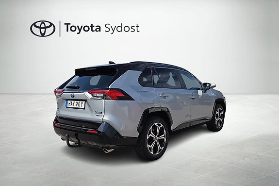 Toyota RAV4 9 of 23
