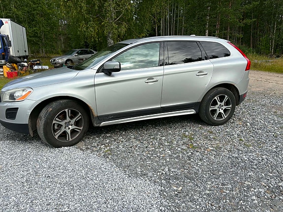 Volvo XC60 2 of 6
