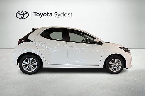 Toyota Yaris 8 of 19