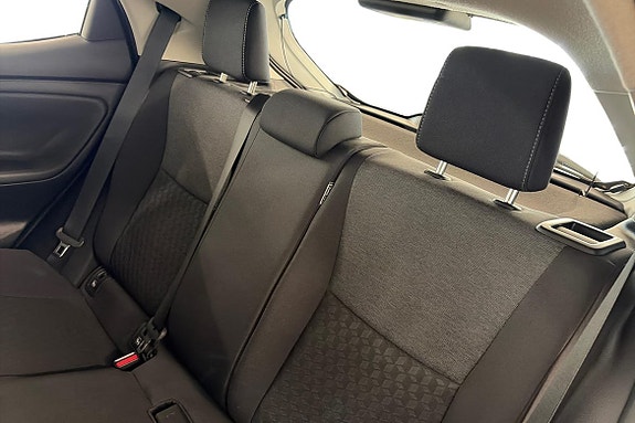 Toyota Yaris 15 of 19