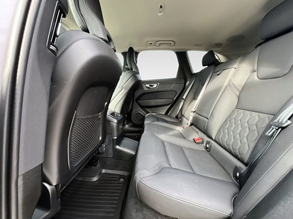 Volvo XC60 11 of 20
