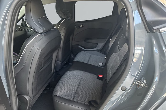 Renault Clio 8 of 16