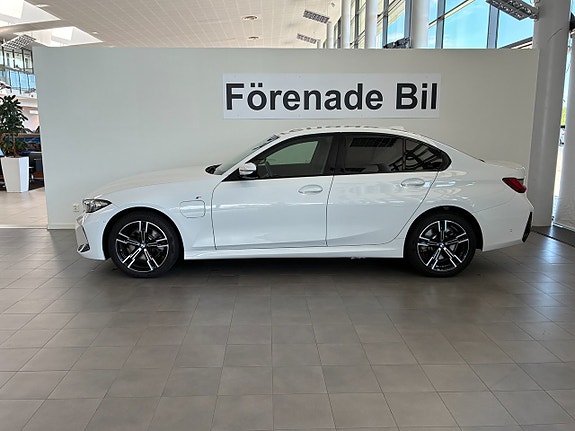 BMW 330e 3 of 15