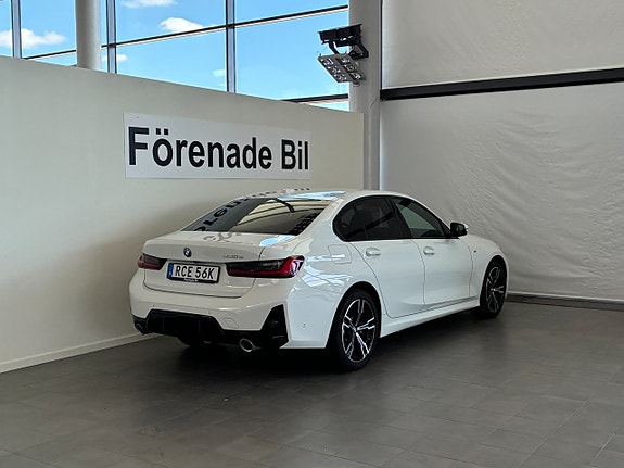 BMW 330e 14 of 15