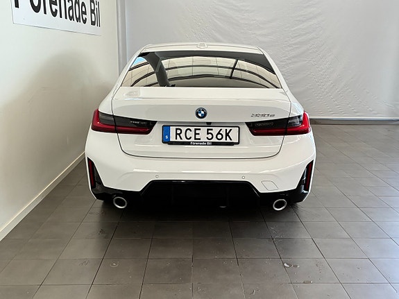 BMW 330e 13 of 15