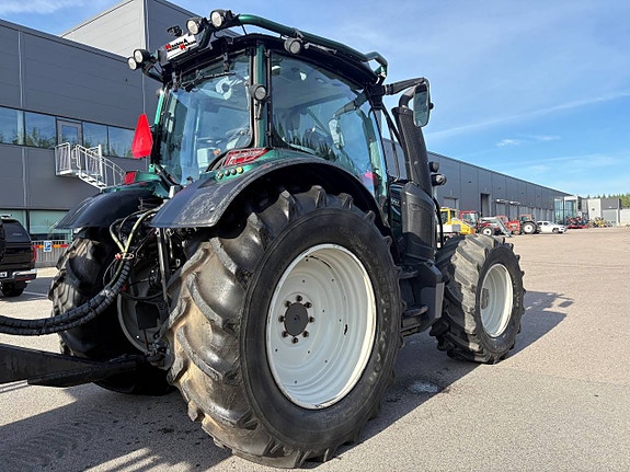 Valtra N154 Direkt Twintrac 6 of 8