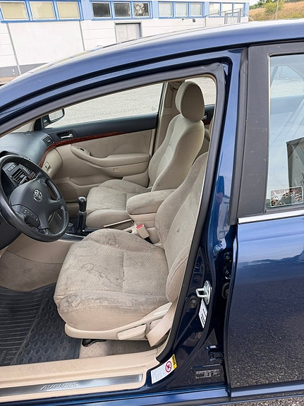 Toyota Avensis 9 of 10
