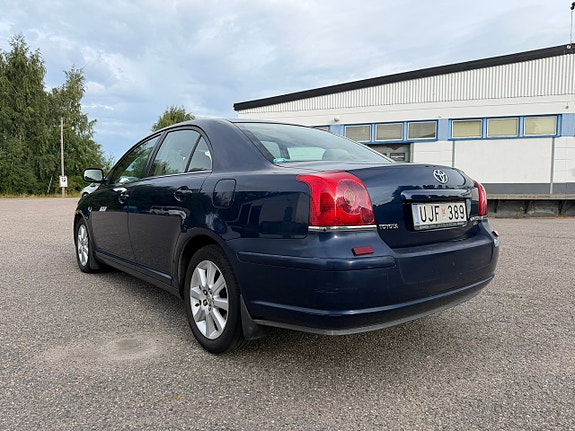 Toyota Avensis 3 of 10