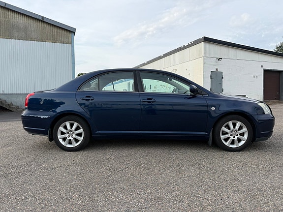Toyota Avensis 4 of 10