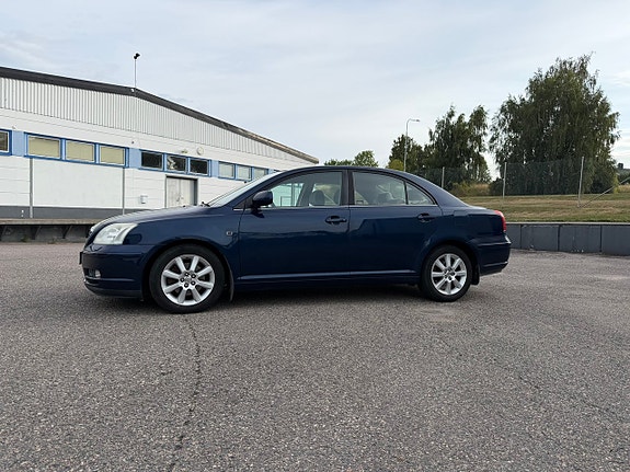Toyota Avensis 2 of 10
