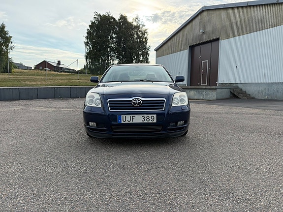 Toyota Avensis 7 of 10
