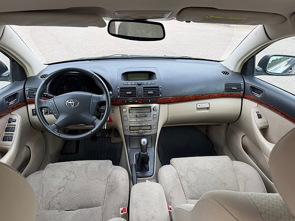 Toyota Avensis 8 of 10