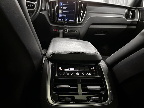 Volvo XC60 25 of 27