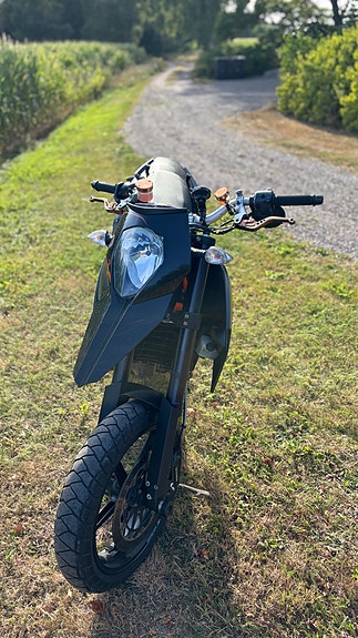 KTM KTM 690 SM R 2 of 4