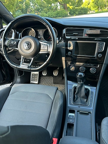 Volkswagen Golf VII 8 of 10