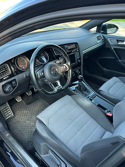 Volkswagen Golf VII 7 of 10