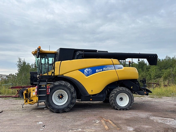 Skördetröska New Holland CR 980 30X 2 of 5
