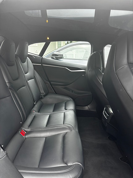 Tesla Model S 5 of 8