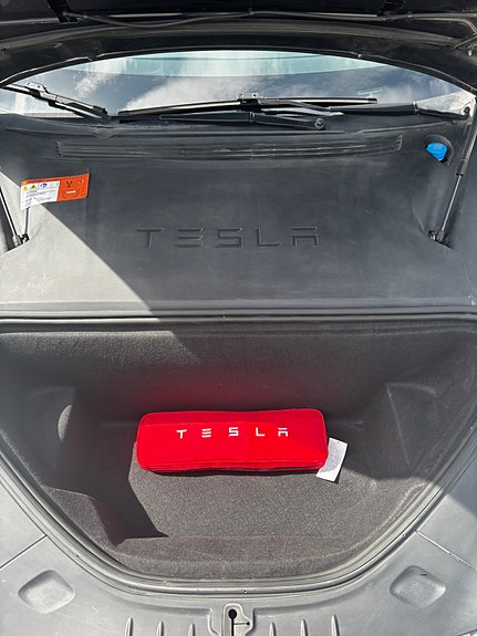 Tesla Model S 8 of 8