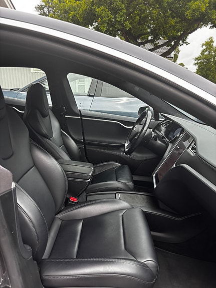 Tesla Model S 4 of 8