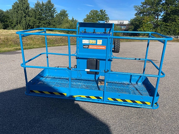 Bomlift Genie S85 - Diesel 4x4 8 of 12