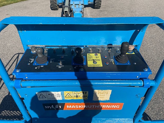 Bomlift Genie S85 - Diesel 4x4 9 of 12
