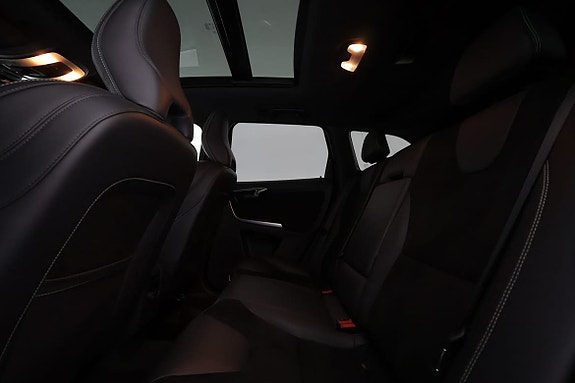 Volvo XC60 10 of 16