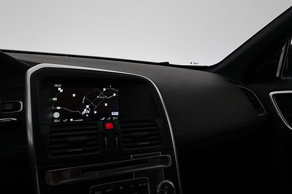 Volvo XC60 12 of 16