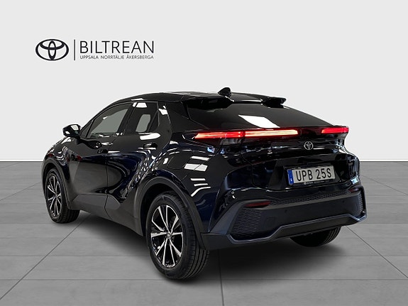 Toyota C-HR 2 of 13