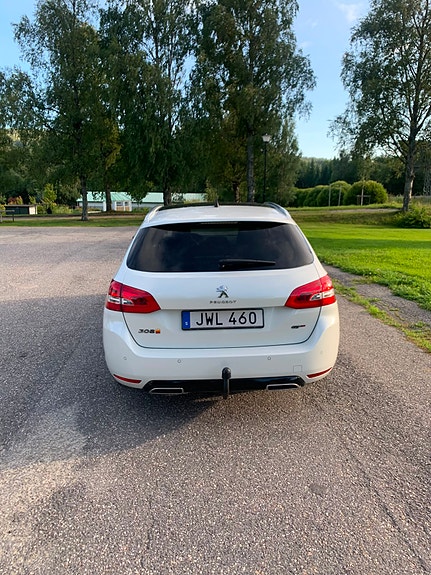 Peugeot 308 SW 4 of 7