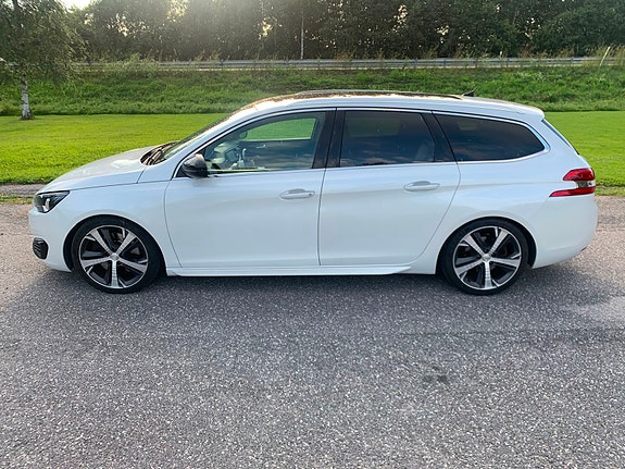 Peugeot 308 SW 3 of 7
