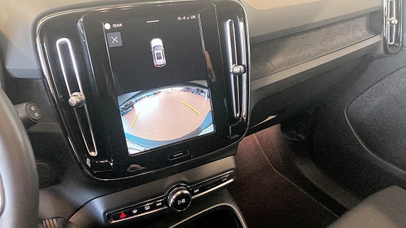 Volvo XC40 14 of 21