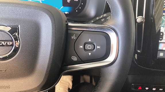 Volvo XC40 17 of 21