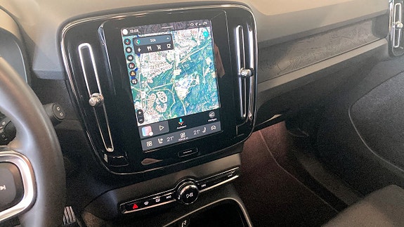Volvo XC40 13 of 21