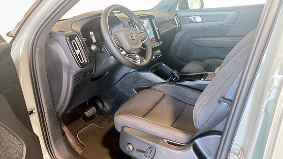 Volvo XC40 11 of 21