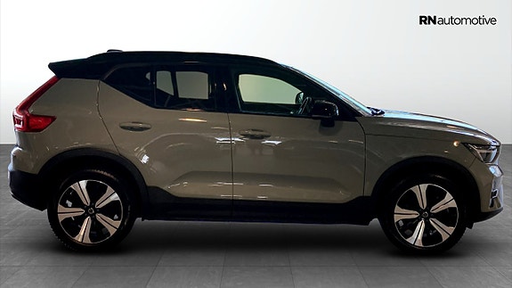 Volvo XC40 6 of 21