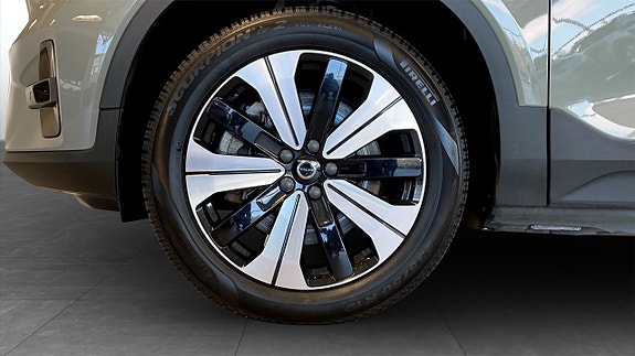 Volvo XC40 9 of 21