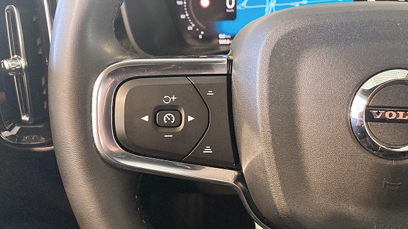 Volvo XC40 16 of 21