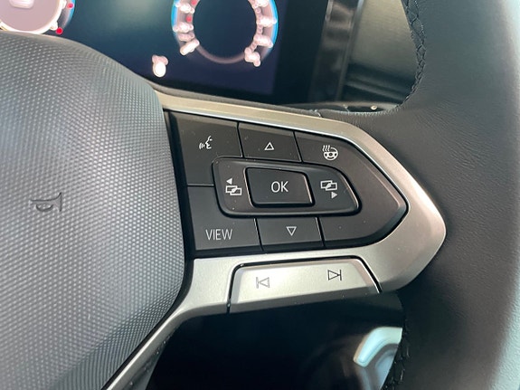 Volkswagen T-Roc 10 of 15